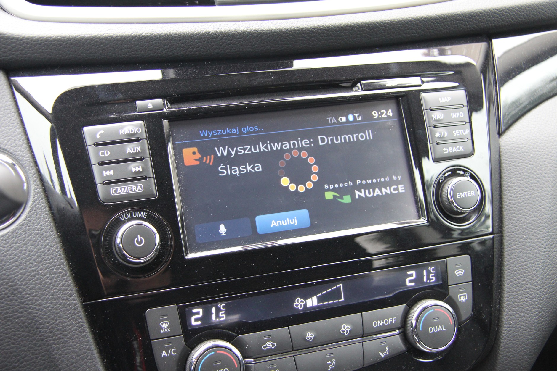 Wyszukiwanie głosowe w Nissan Connect