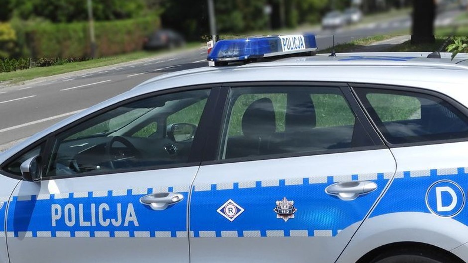 Obraz pochodzący z serwisu https://zamosc.policja.gov.pl/lza/informacje/aktualnosci/144724,Kierowca-seata-jechal-na-dwoch-sadowych-zakazach.html