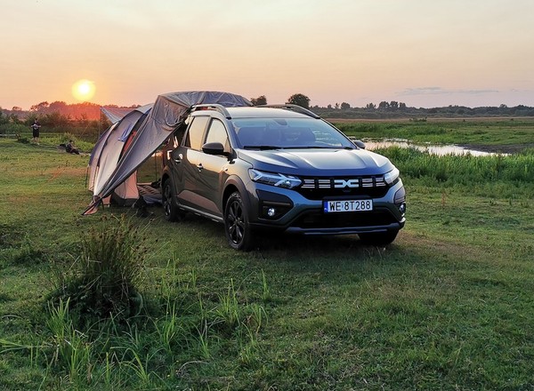 Dacia Jogger z wkładem kempingowym. Czy taki tani kamper ma sens?