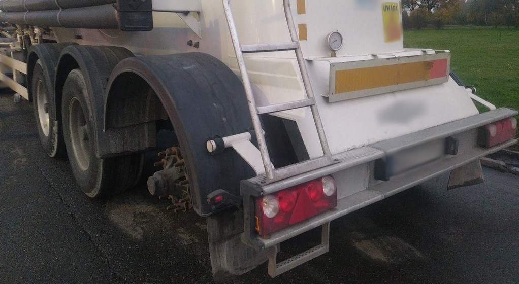 Z naczepą bez jednego koła przejechał prawie 300 km
