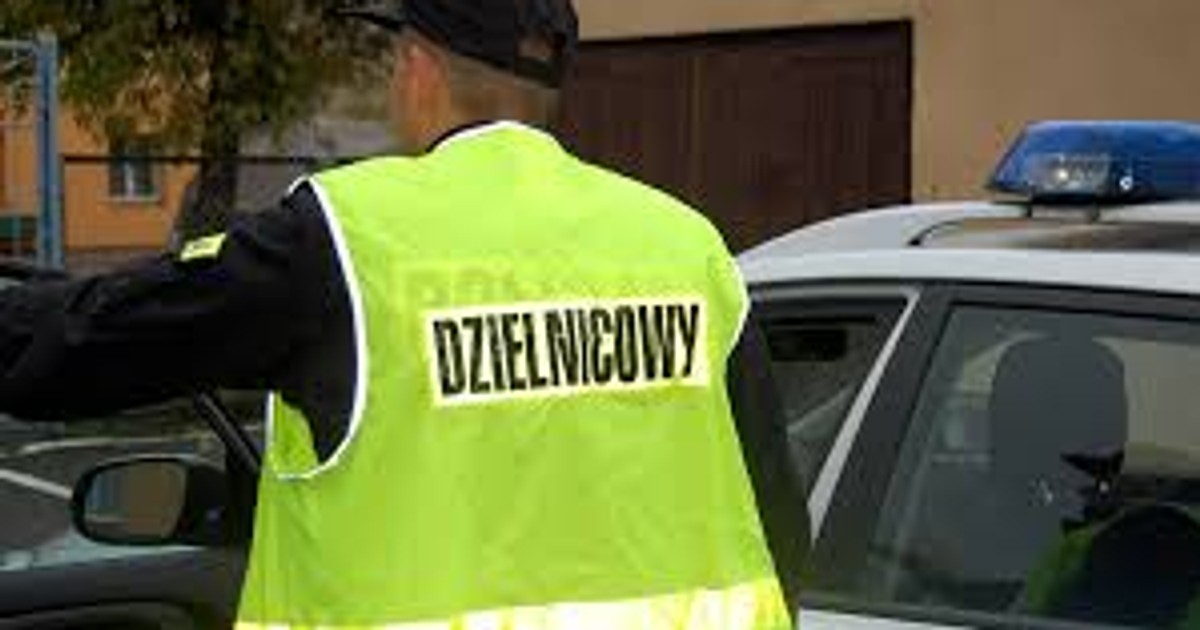 Obraz pochodzący z serwisu https://nowydwor.policja.gov.pl/pnd/aktualnosci/129837,Po-sluzbie-dzielnicowy-zatrzymal-pijanego-kierowce.html