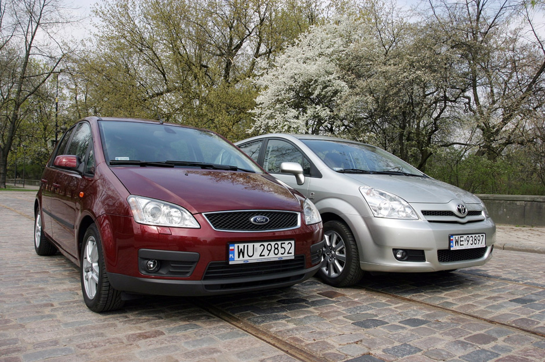 Ford Focus C-Max kontra Toyota Corolla Verso: vany idealne nie tylko w wakacje