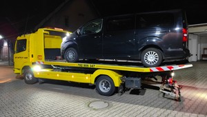 Jechał w stronę granicy. Funkcjonariusze w 9-miejscowym busie naliczyli aż 17 osób