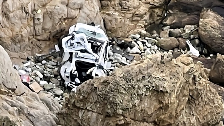 Rodzina jadąca w Tesli przeżyła upadek z 75 metrów