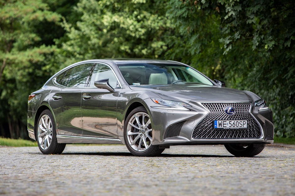 Lexus LS500h - jeździć czy być wożonym?