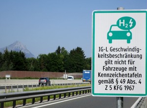 Na wybranych autostradach możesz jechać o 30 km/h szybciej. Tak już jest w Austrii