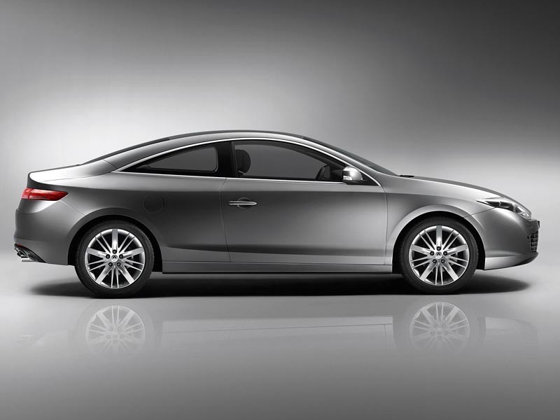 Paryż 2008: Renault Laguna Coupe w centrum zainteresowania