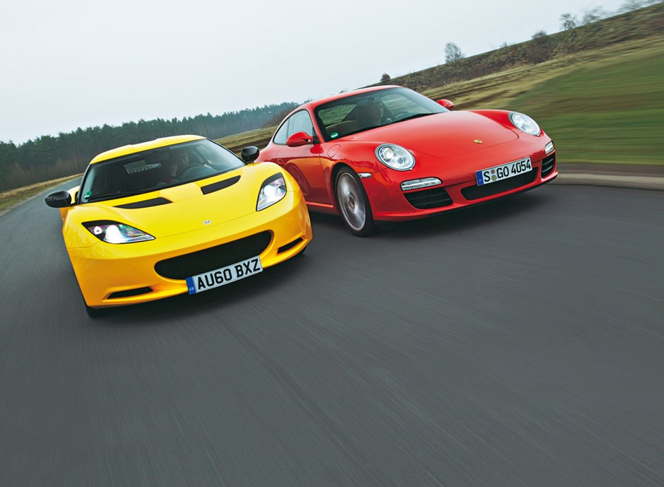 Porsche 911 kontra Lotus Evora: uliczne wyścigówki na start