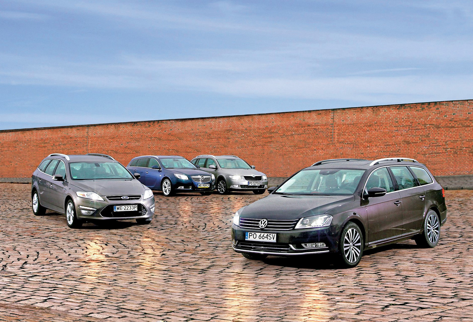 Porównanie kombi z dieslem: Ford Mondeo, Opel Insignia, Škoda Superb i VW Passat