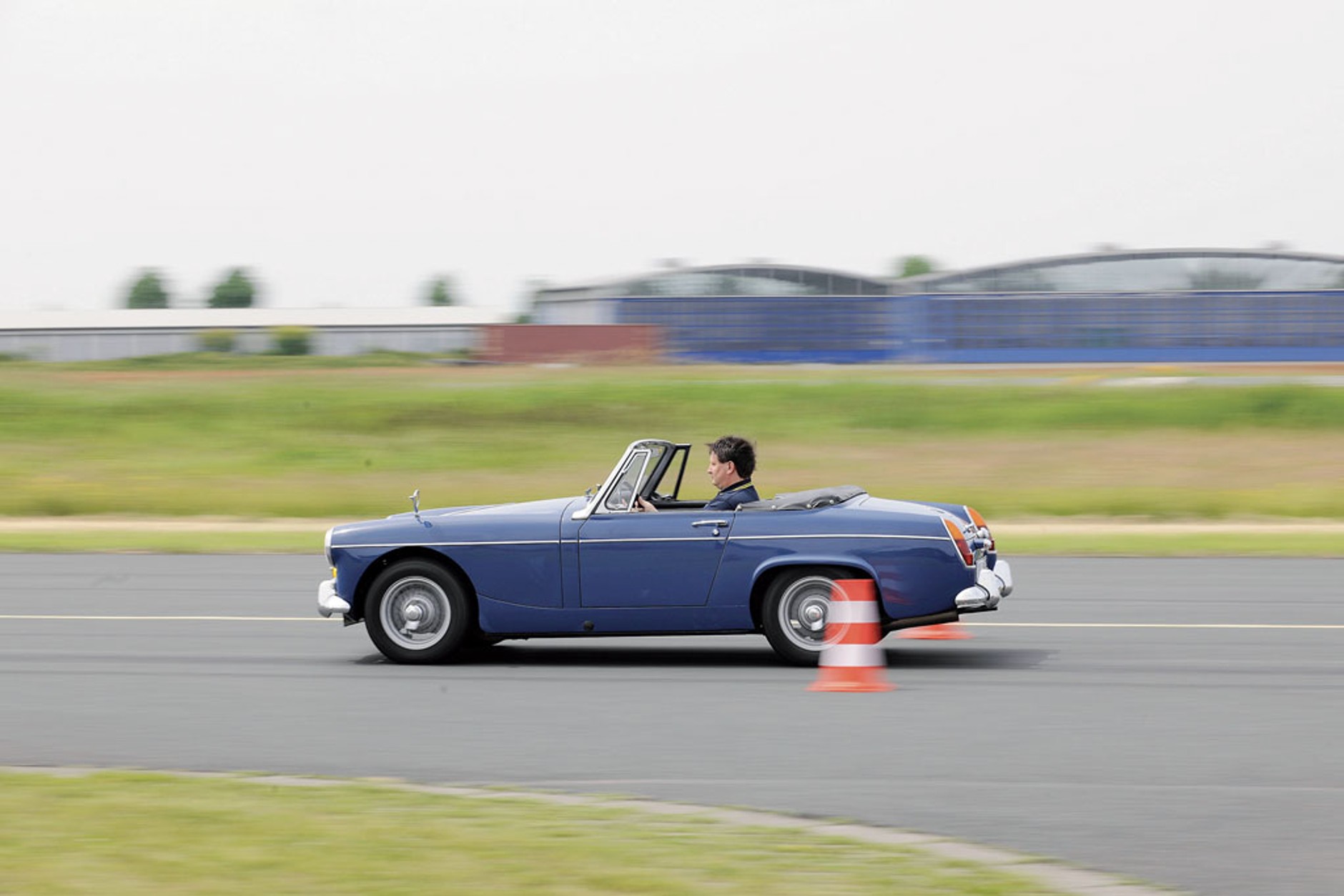 NSU Wankel-Spider kontra MG Midget - odwaga czy zabawa