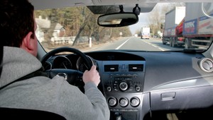 Przejście dla pieszych, skrzyżowanie - wyjaśniamy, kiedy można wyprzedzać z prawej strony