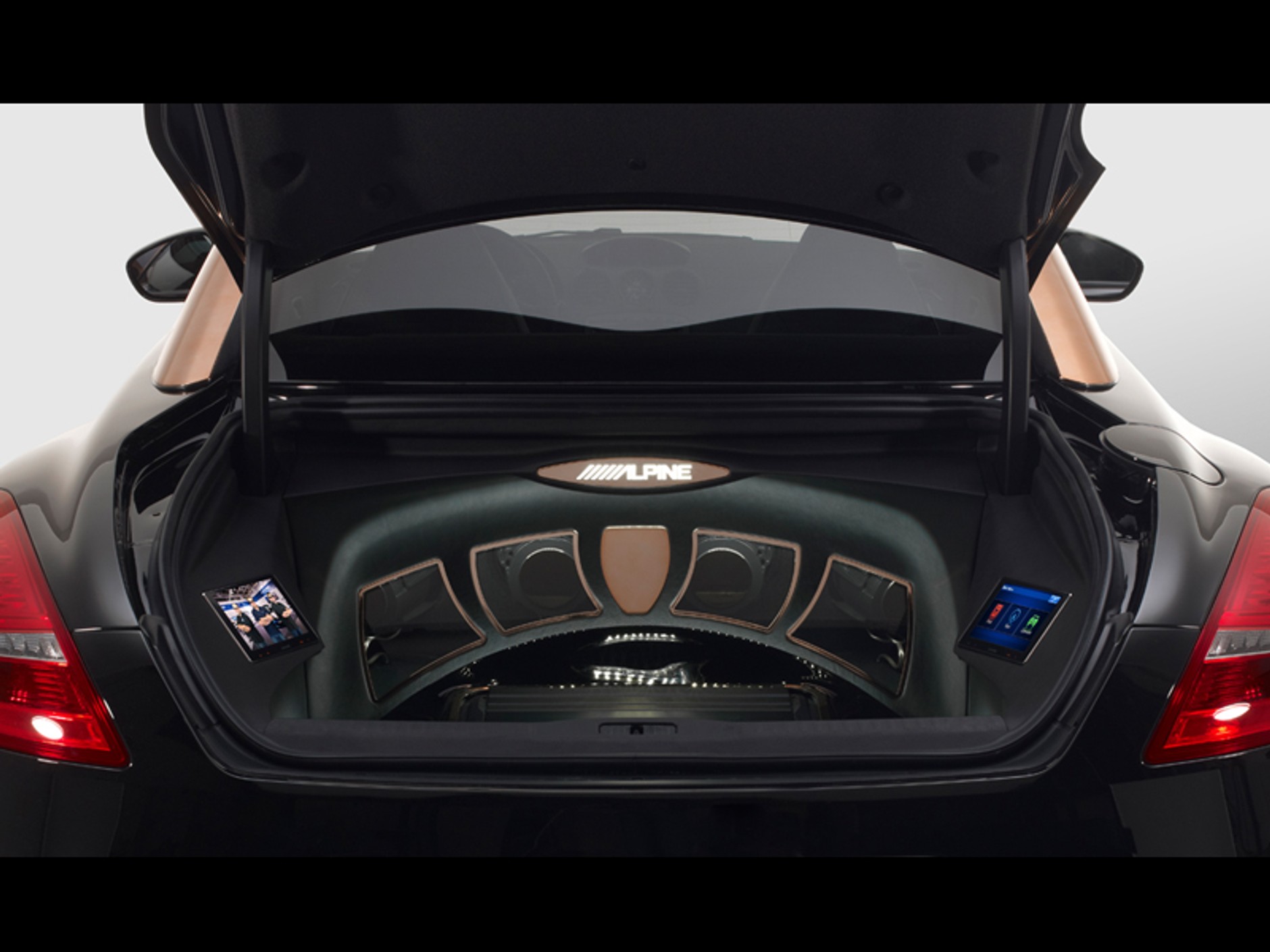 Nowy samochód demonstracyjny Alpine