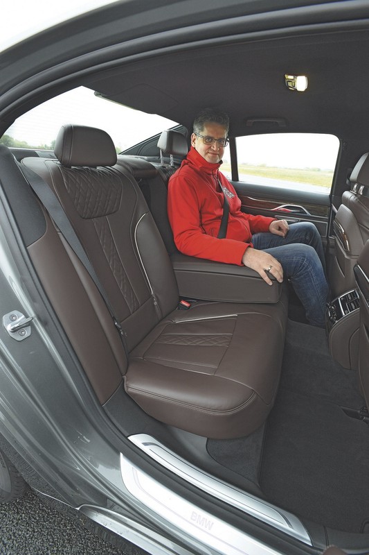 Nowe BMW 750i kontra Audi A8, Mercedes klasy S i Porsche Panamera