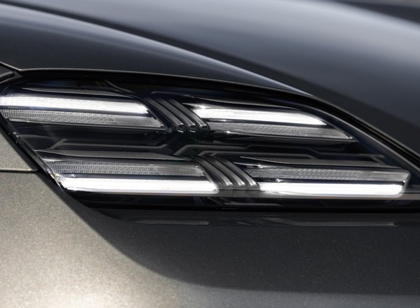 Porsche tonuje nastroje w sprawie elektryfikacji. Klienci jednak wolą benzyniaki i hybrydy