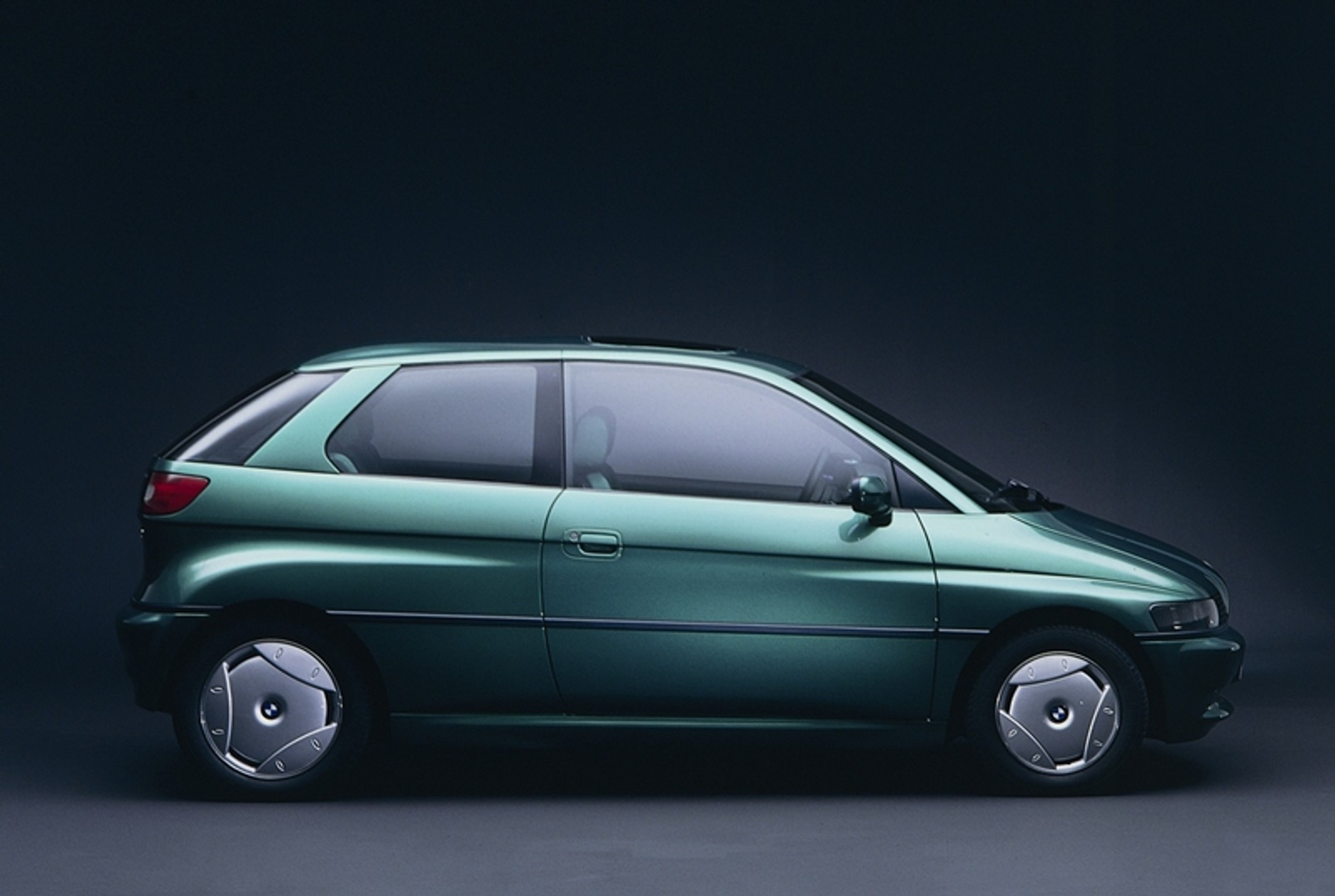 BMW przygotowuje malucha z napędem na przód