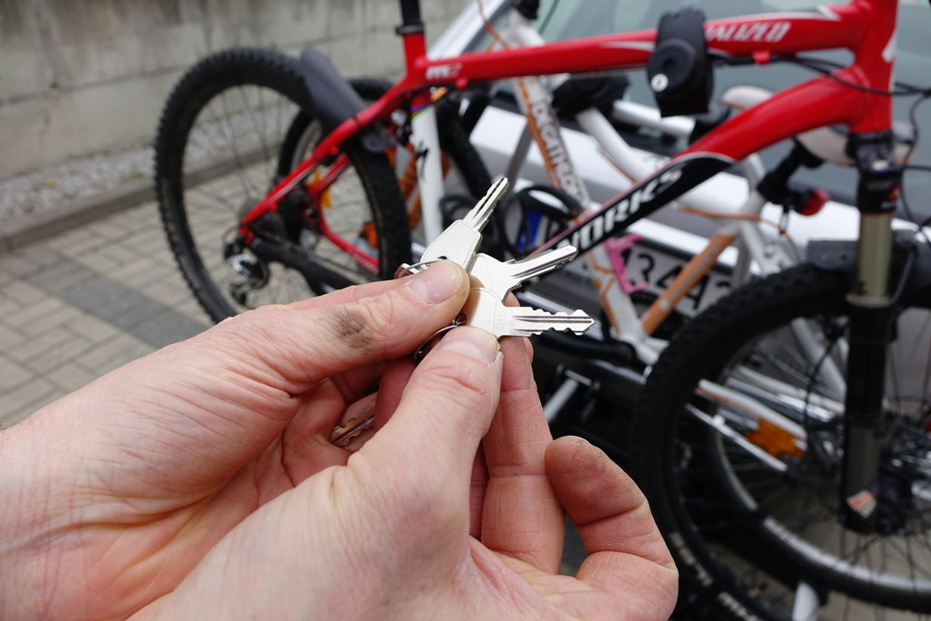 Niemiecka szkoła wożenia rowerów - test bagażnika Uebler X31S