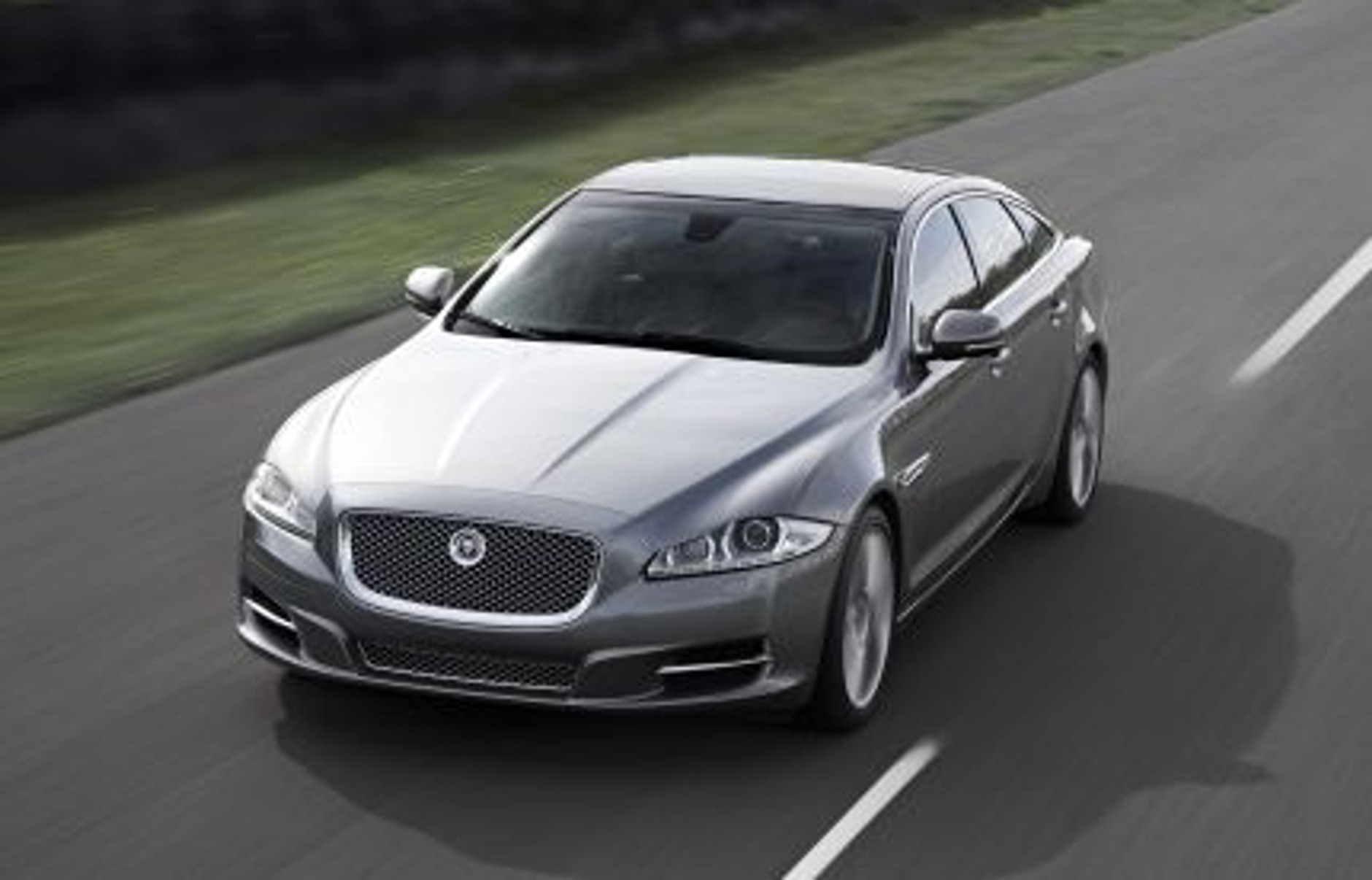 Nowy Jaguar XJ - Prezentacja młodszego brata XFa