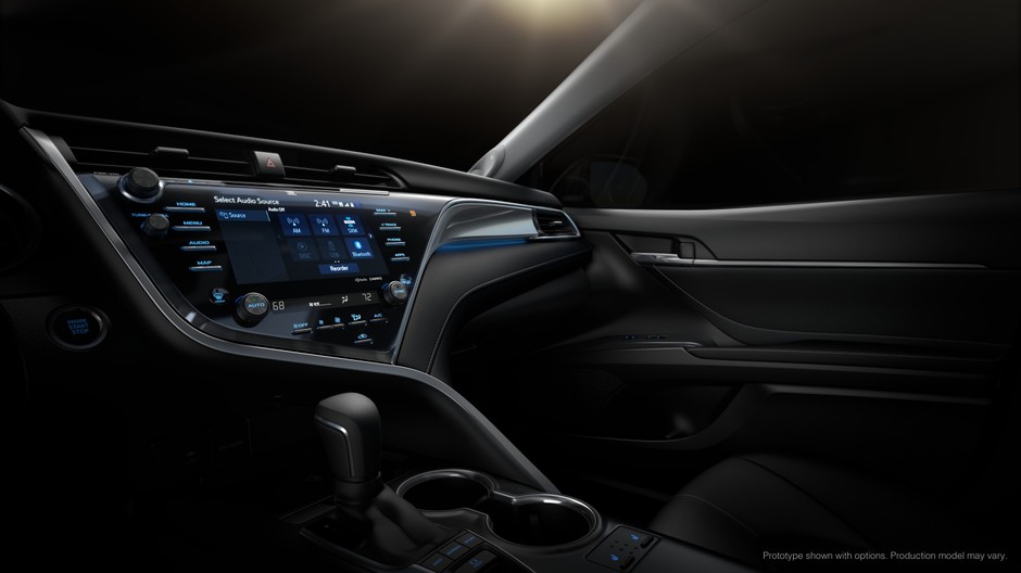 2018_Toyota_Camry_z systemem multimedialnym Entune 3.0. Android Auto i CarPlay nie funkcjonują
