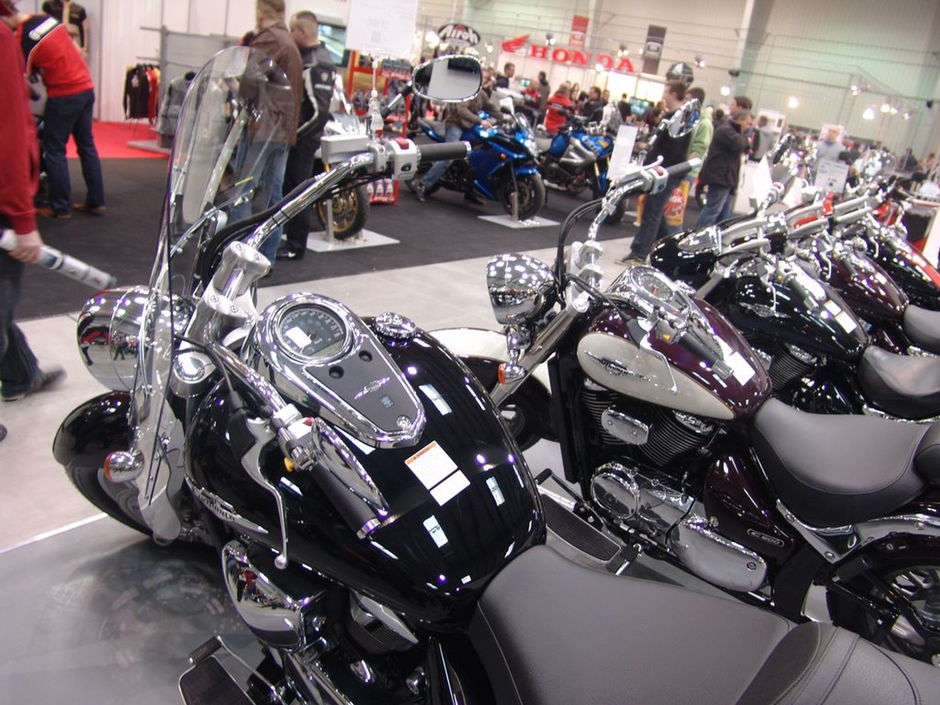 III Ogólnopolska Wystawa Motocykli i Skuterów: premiery i atrakcyjne hostessy (galeria)