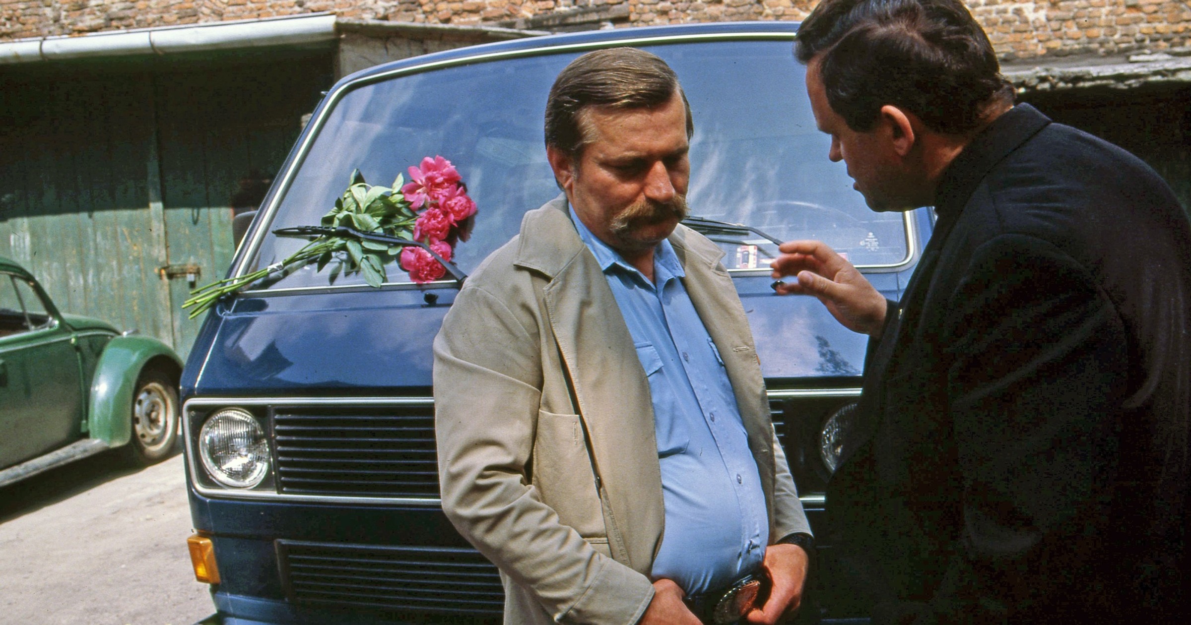 Lech Walesa i ksiadz Henryk Jankowski, kapelan Solidarnosci. Gdansk, 06.06.1985.