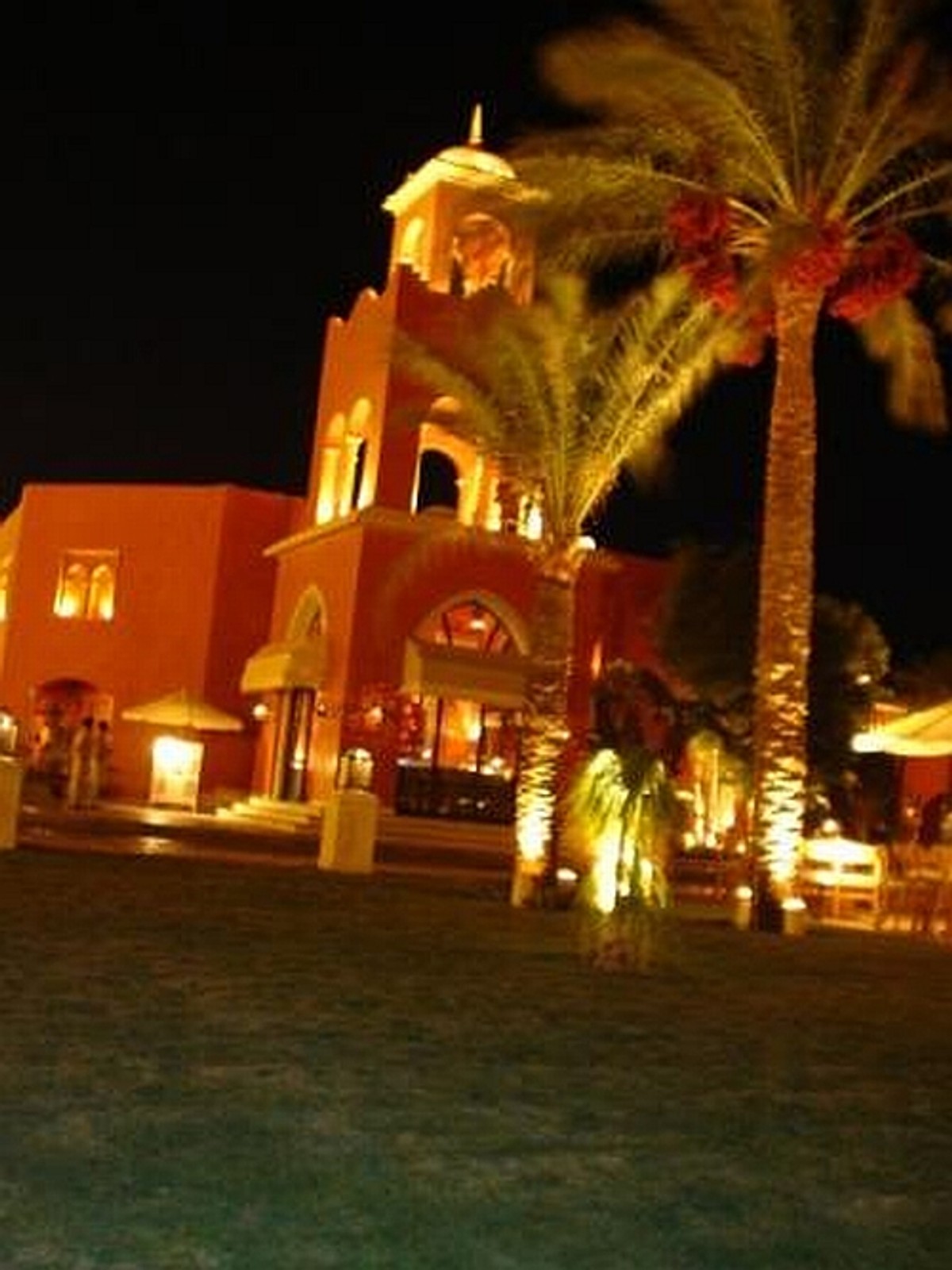 ŚWIAT JEST JAK WIELKA KSIĘGA - KTO NIE PODRÓŻUJE, CZYTA TYLKO JEJ PIERWSZĄ STRONĘ