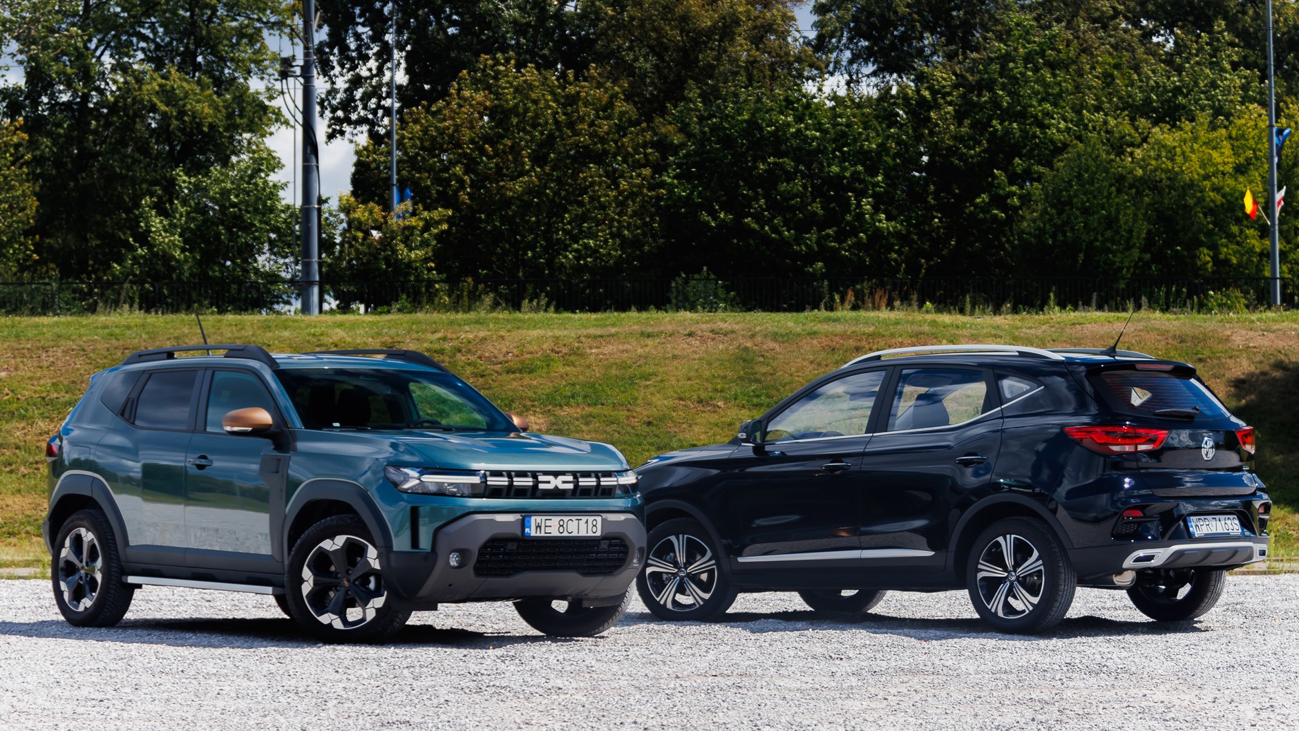 Dacia Duster kontra MG ZS. Porównanie dwóch budżetowych samochodów