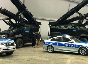 Policja szykuje się na wojnę? Kupiła helikoptery, drony i wozy opancerzone