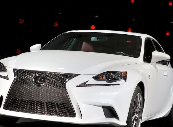 Lexus IS 300H: hybrydowy, ale jednak sportowy