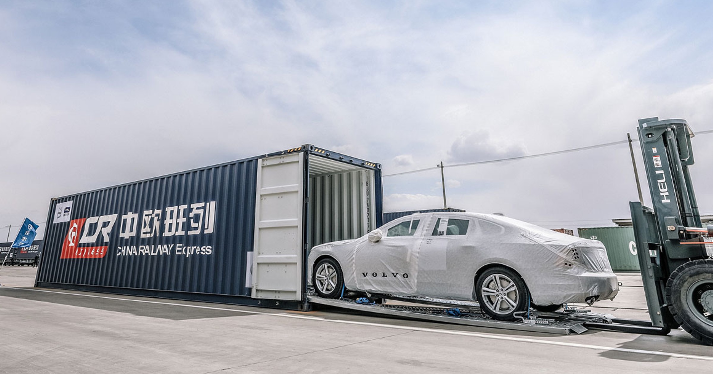 Nowe Volvo S90 w kontenerach przyjedzie do Europy
