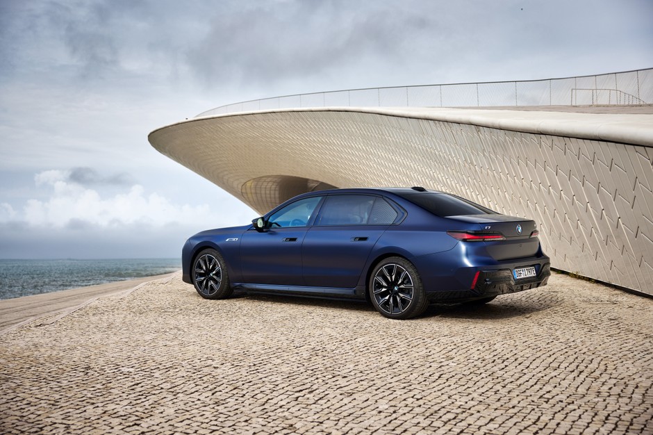 BMW i7 M70
