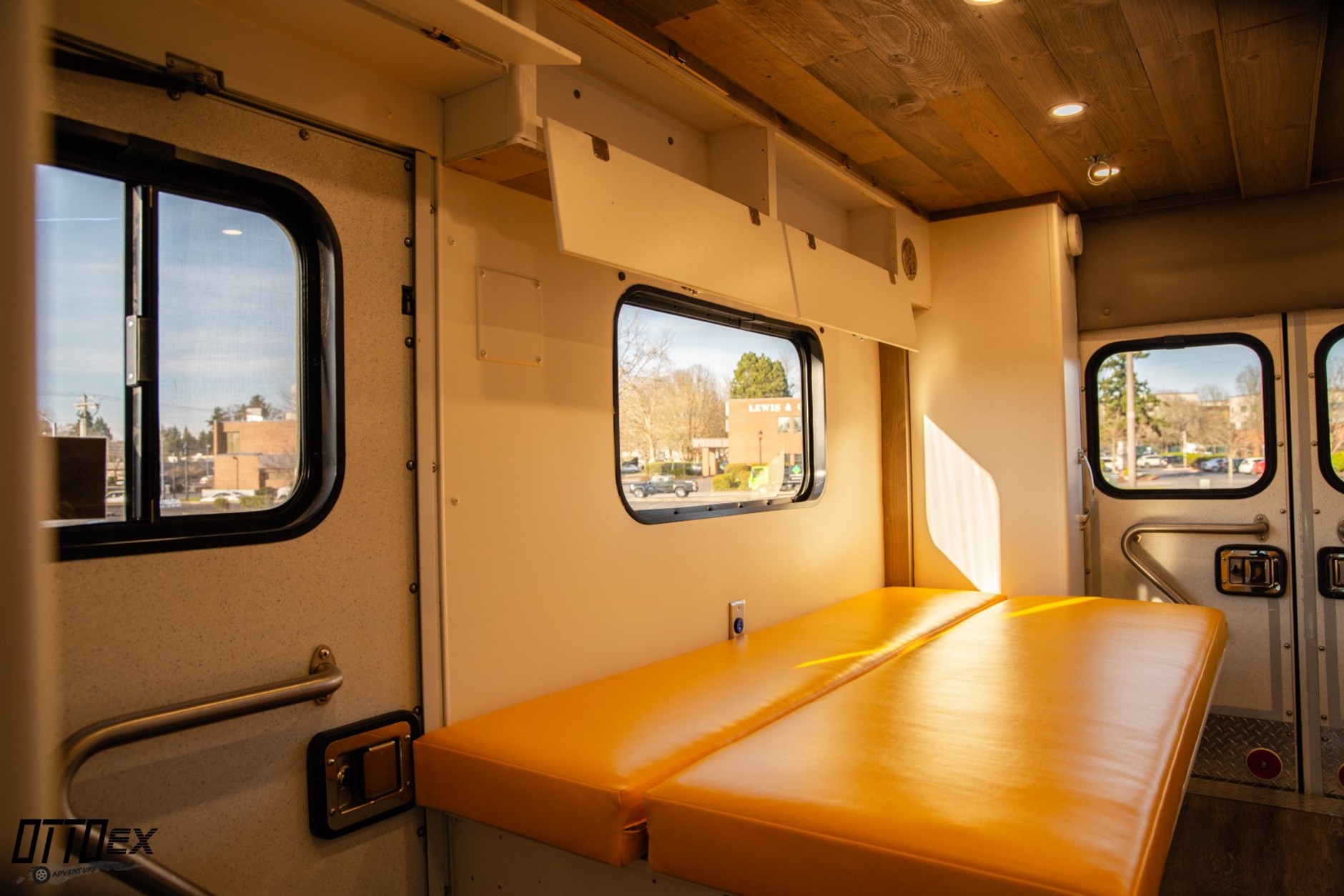 GMC 3500 4x4 – karetka jako kamper