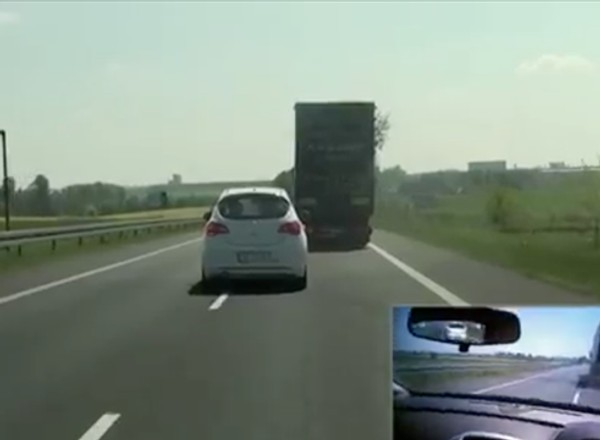 ITS: Jazda samochodem z kierownicą po prawej stronie
