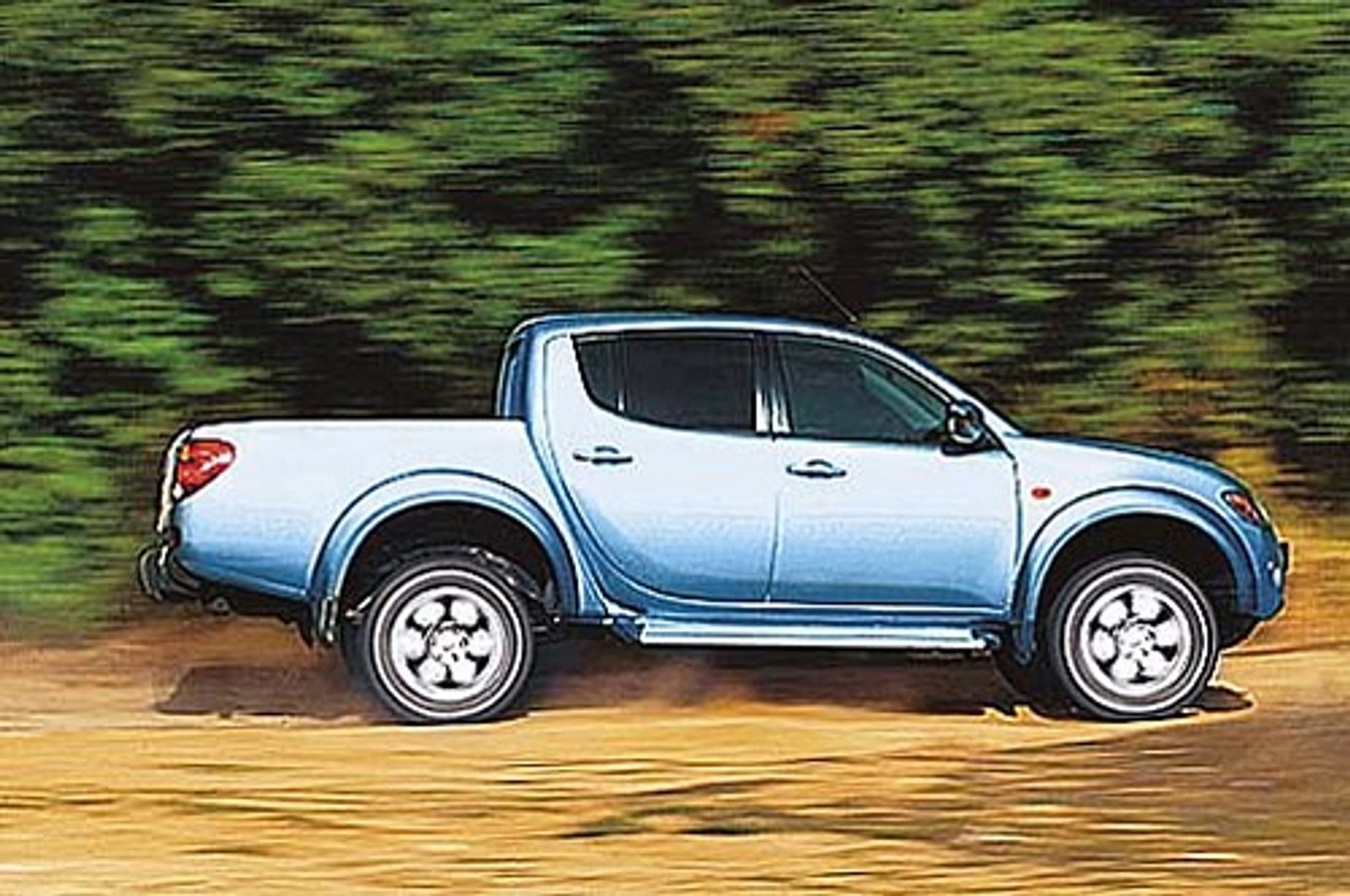 Mitsubishi L200 - Lekka ciężarówka