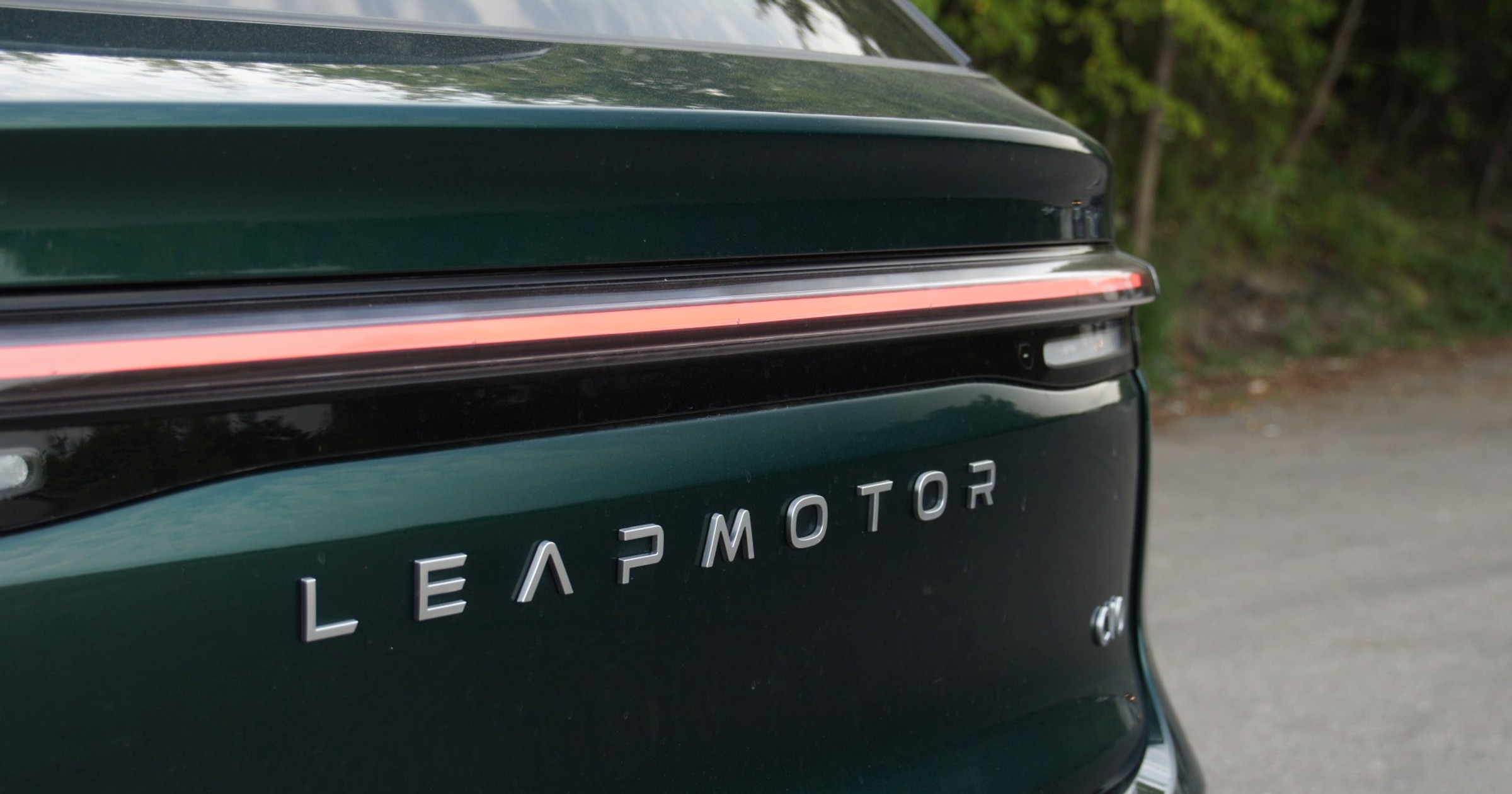 Tylne światła pozycyjne włączone w ciągu dnia