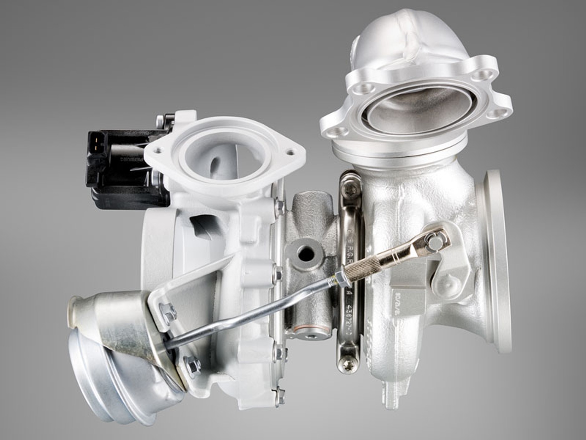 BMW 760i – nowy silnik 6,0 V12 i 8-biegowy automat