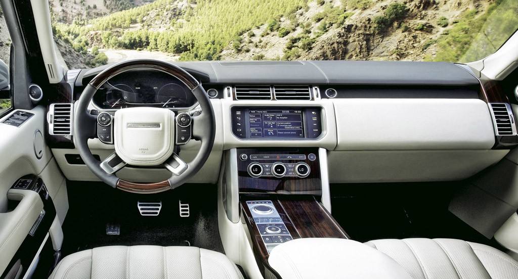 Już wiemy jak jeździ nowy Range Rover
