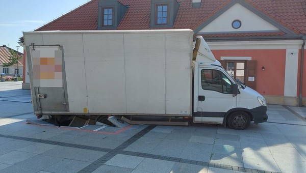 Postanowił skrócić sobie drogę. Czegoś takiego się nie spodziewał