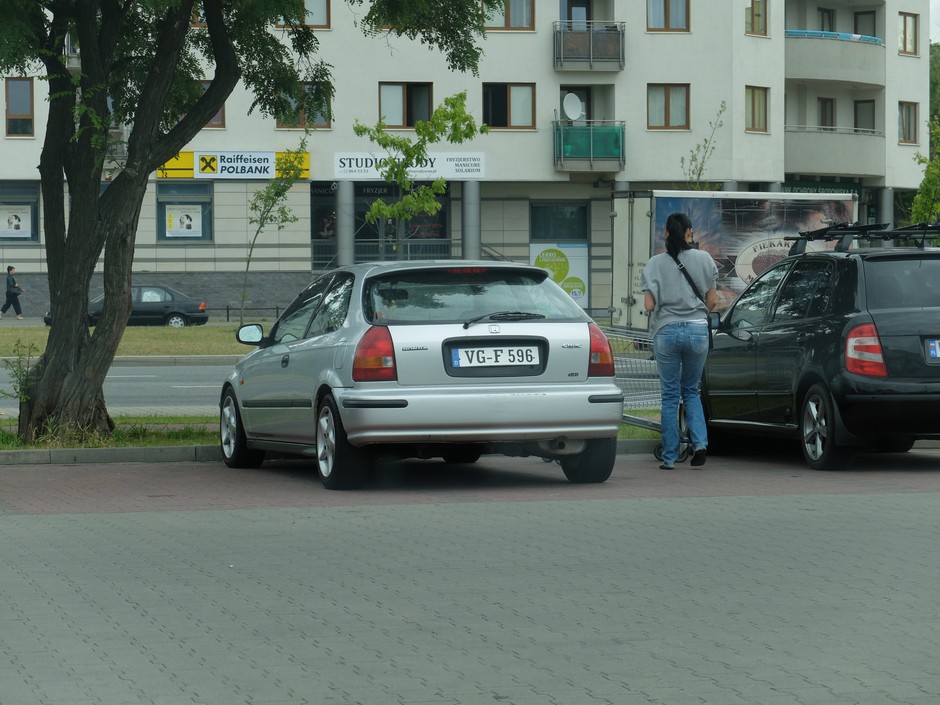 Samochód zatrzymany przez policję z takimi tablicami rejestracyjnymi nie może kontynuować jazdy