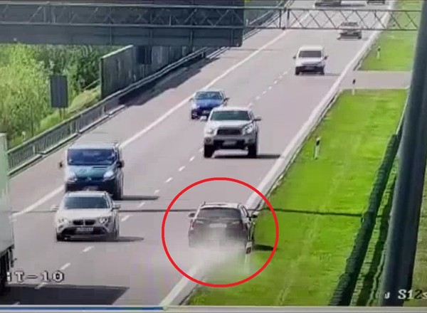 Jechał BMW pod prąd na "ekspresówce". Inni kierowcy musieli uciekać [Nagranie]
