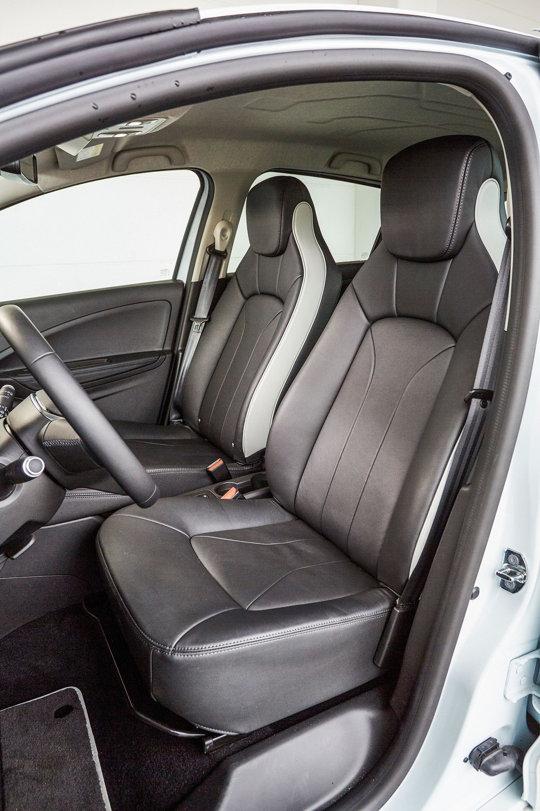 Renault ZOE kontra Volkswagen E-Up! - elektryk w mieście może mieć sens