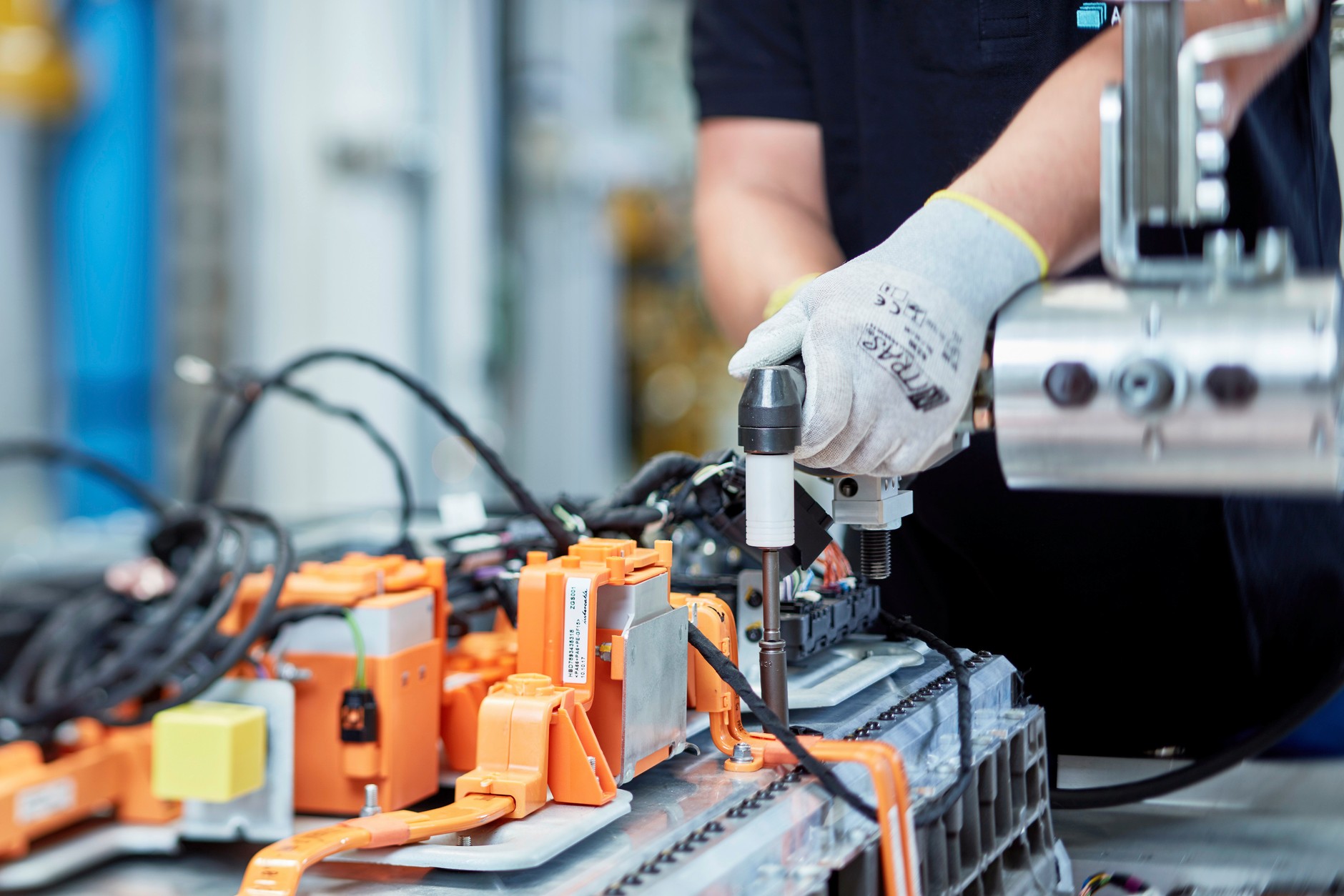 Półprzewodniki są niezbędne niemal na każdym etapie produkcji samochodów 