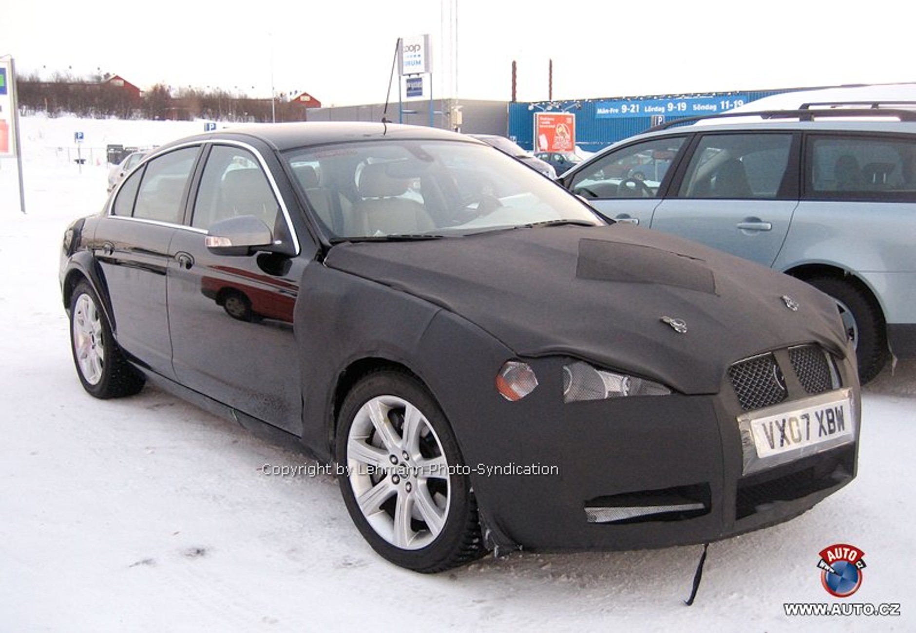 Zdjęcia szpiegowskie: Jaguar XF – sedan to tylko początek