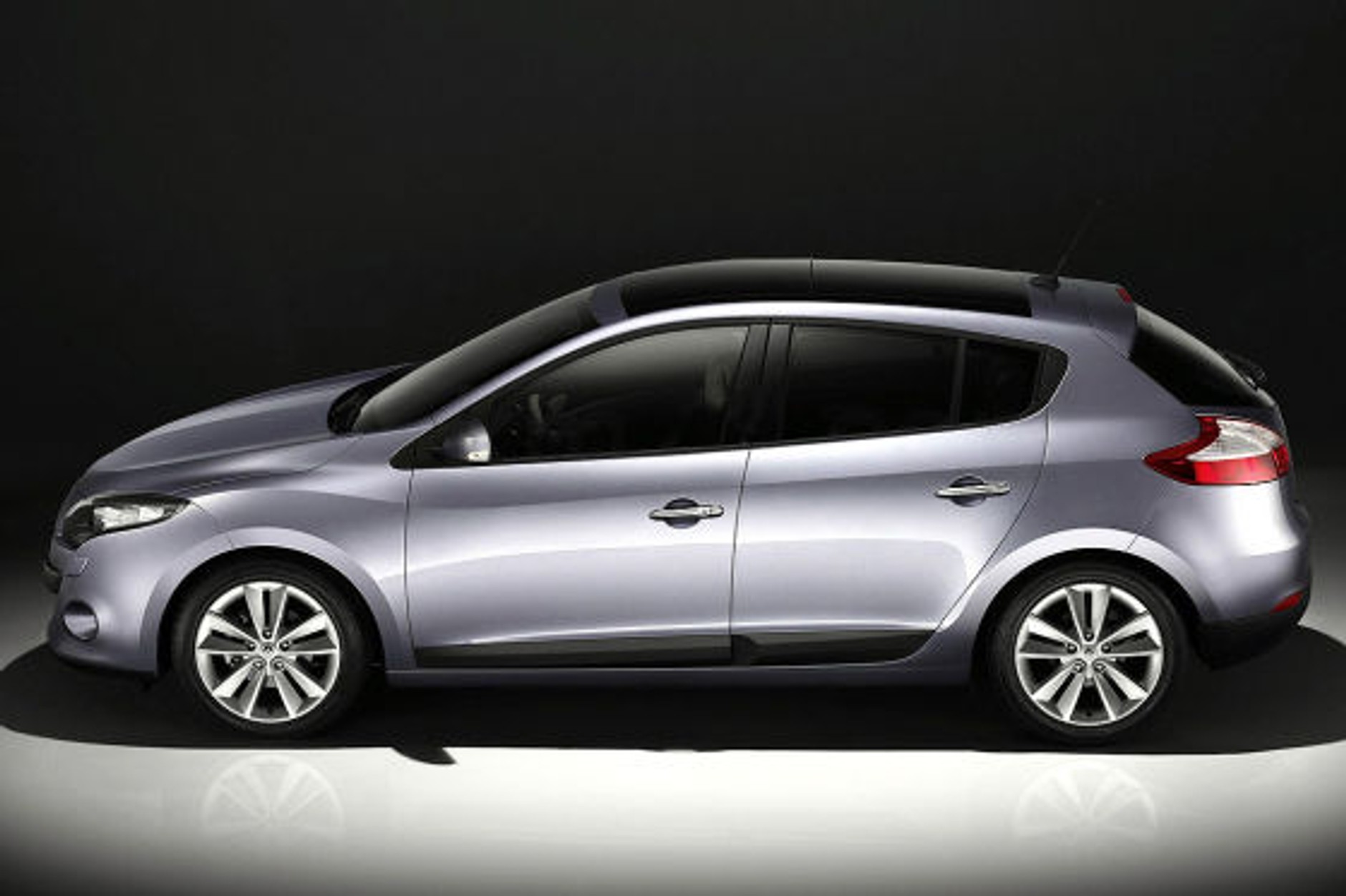 Paryż 2008: nowy Renault Megane - pierwsze zdjęcia przed premierą