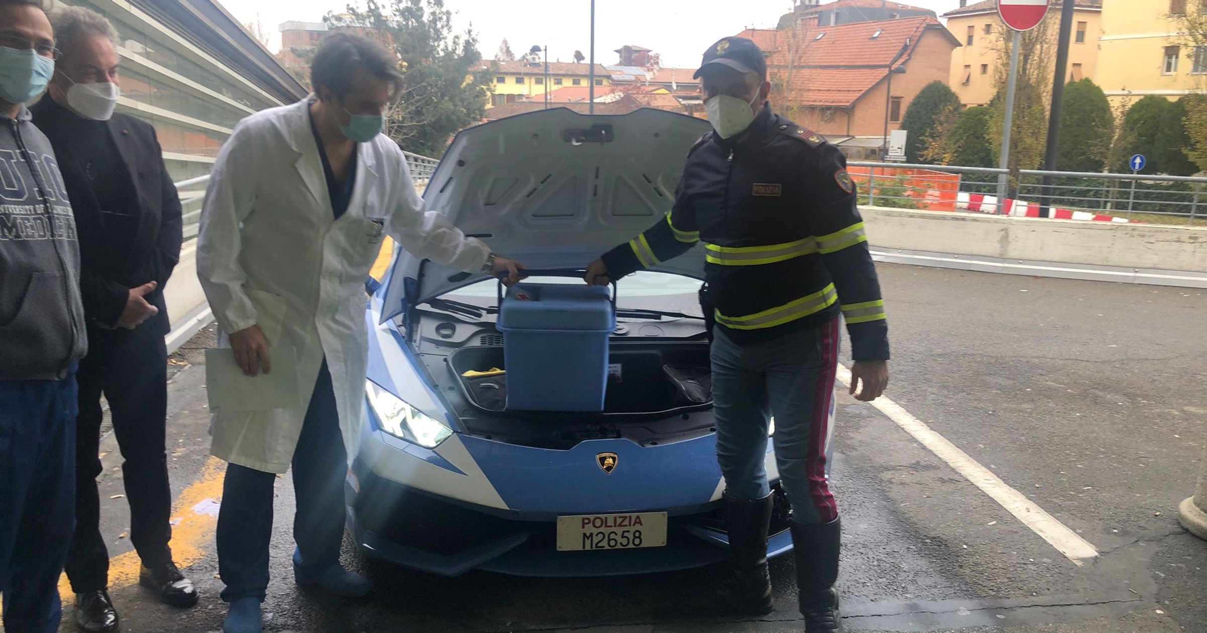 Lamborghini Huracan dowiózł dwie nerki do przeszczepu