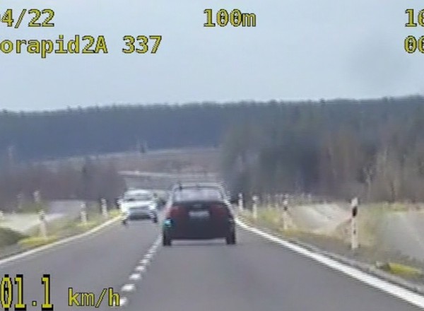 Pędził ponad 200 km na godz. drogą wojewódzką. Tłumaczenie kierowcy zwaliło policjantów z nóg