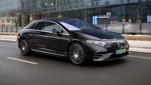 Mercedes EQS w teście łosia wypadł gorzej, niż Klasa S