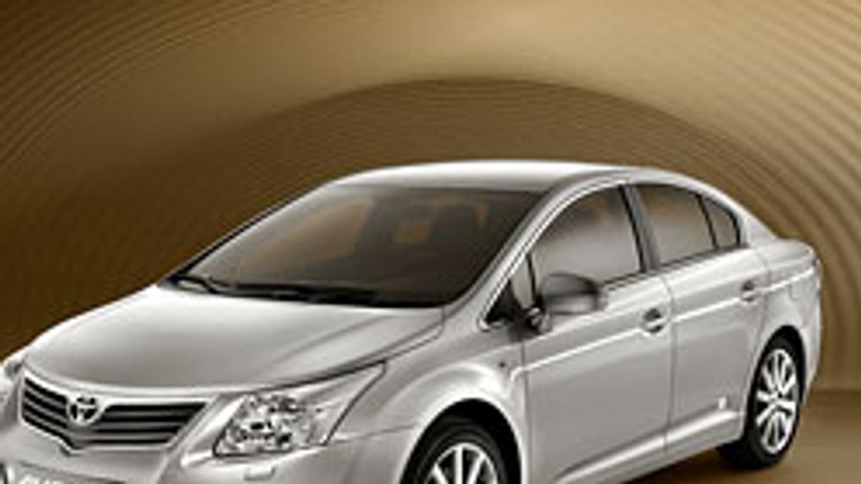 Paryż 2008: Toyota Avensis - nowe zdjęcia sedana i kombi