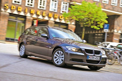 Audi A4 kontra BMW 3 i Mercedes C - Eleganckie i drogie, ale czy praktyczne?