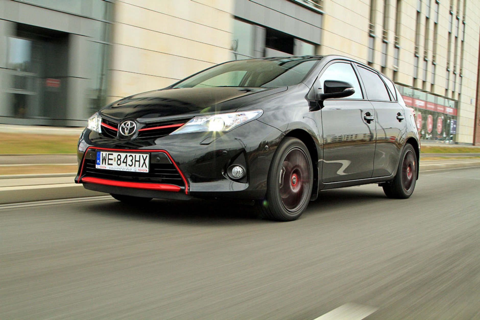 Toyota Auris 1.6 Red