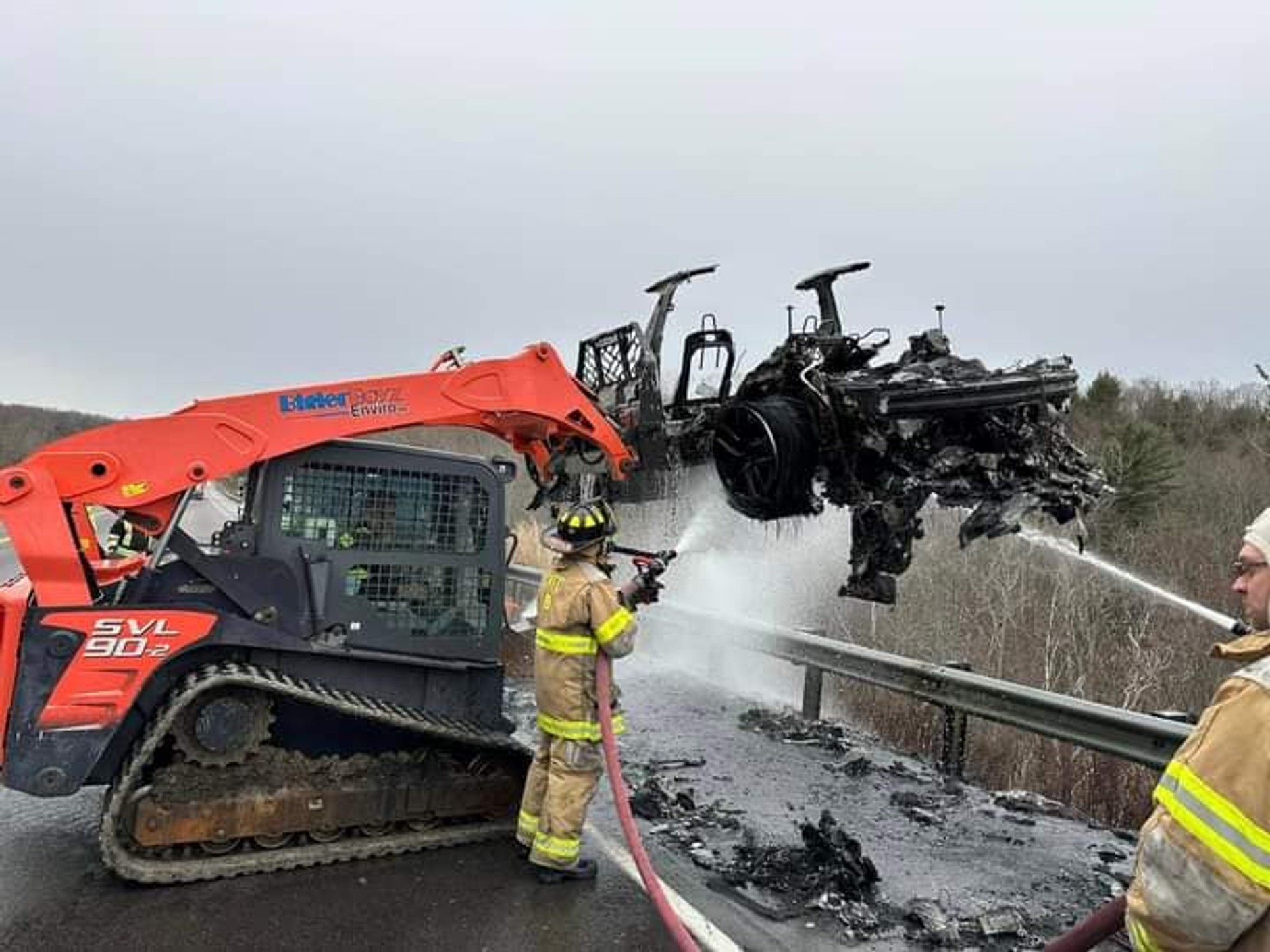 Na jednej z dróg międzystanowych w USA doszczętnie spłonęła Tesla Model S